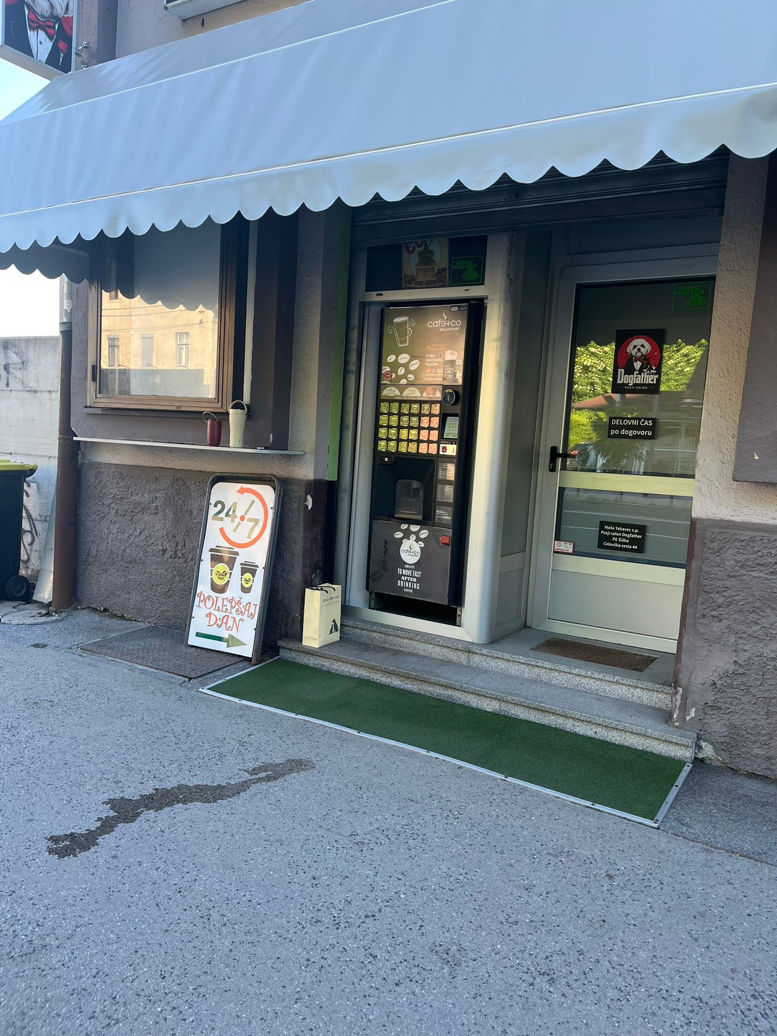 Dogfather salon - vhod